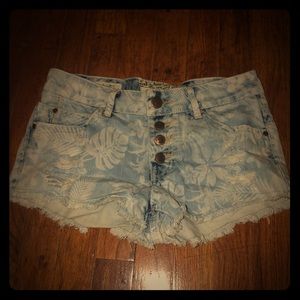 Hot kiss jean shorts